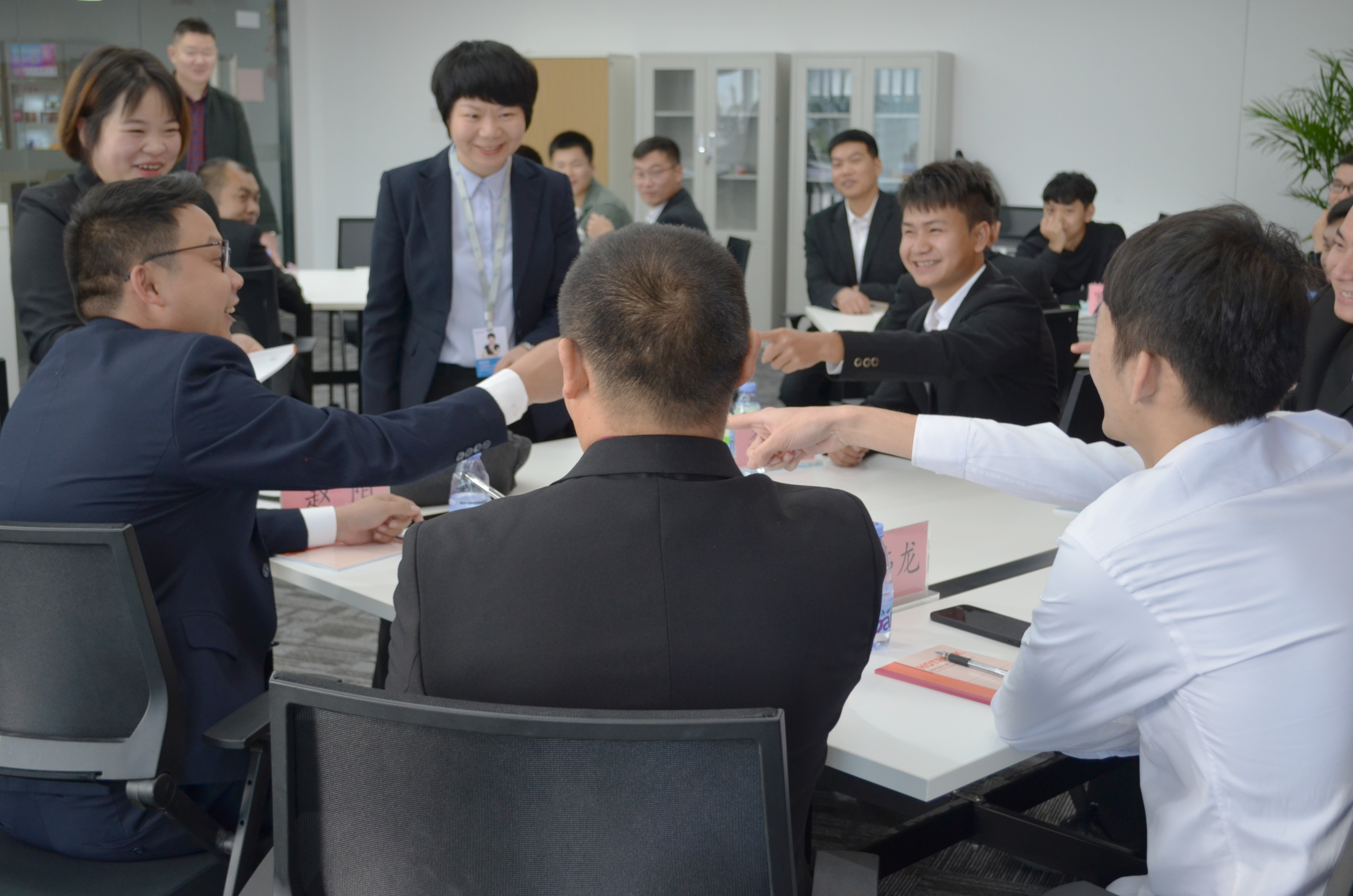 培训合力行远路，思学交替拓疆土